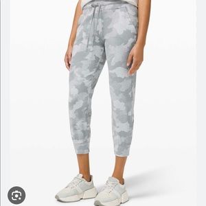 Lululemon Ready to Rulu Heritage Speckle Camo jacquard crop size 6 EUC